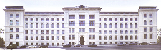 Praxis außen Renaissance-Haus München